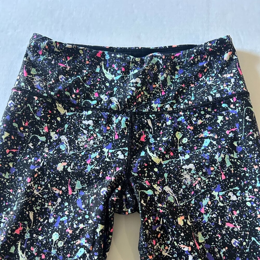Victoria's Secret VSX black abstract capri leggings, small